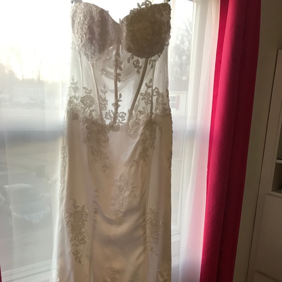 Wedding dress - Picture 5 of 11